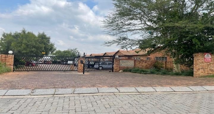 2 Bedroom Property for Sale in Vorna Valley Gauteng