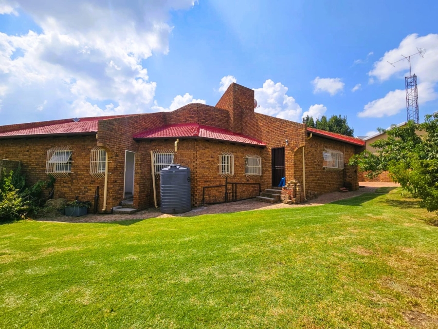 3 Bedroom Property for Sale in Country View Gauteng