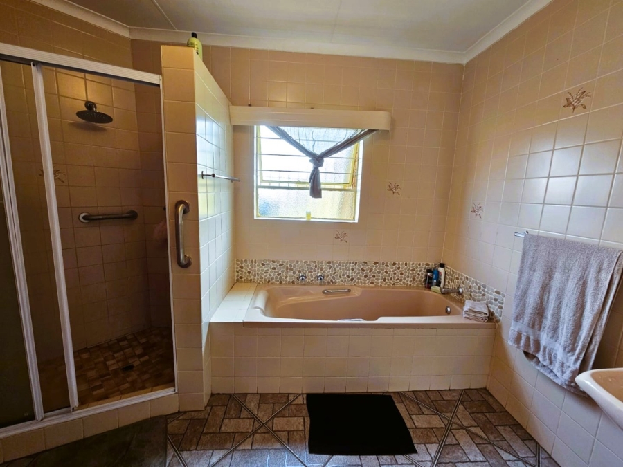 3 Bedroom Property for Sale in Country View Gauteng