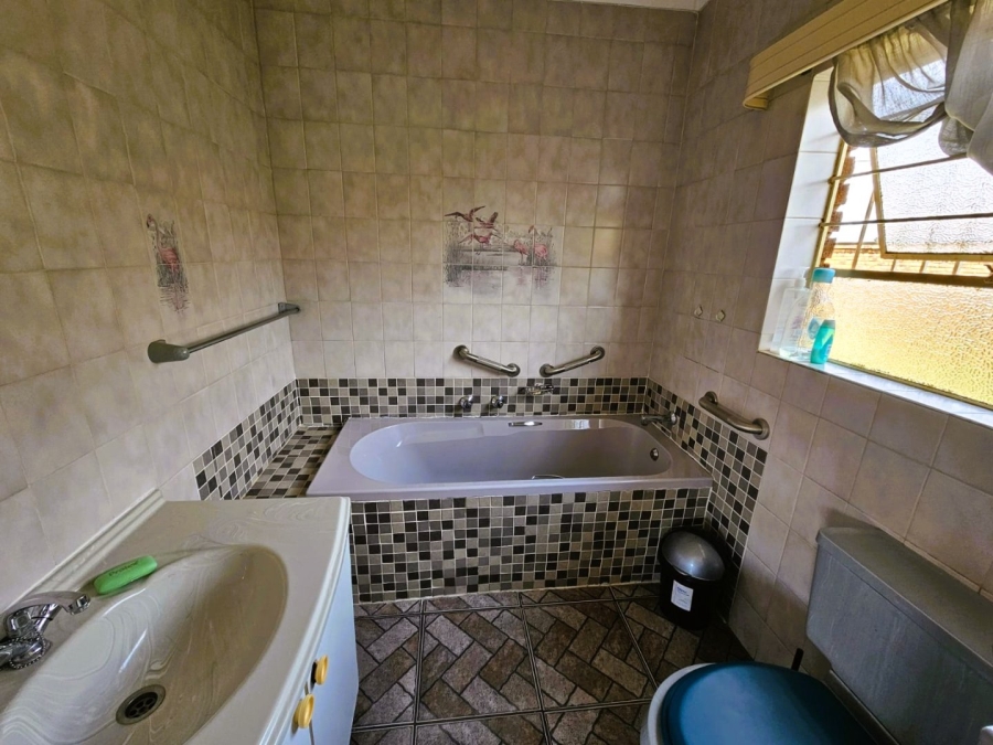 3 Bedroom Property for Sale in Country View Gauteng