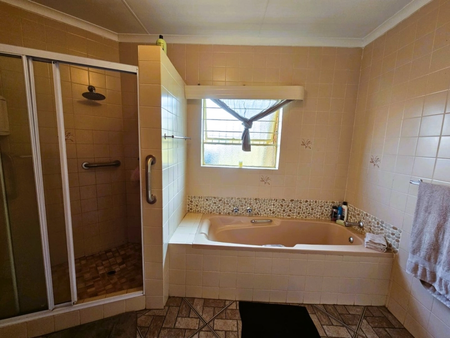 3 Bedroom Property for Sale in Country View Gauteng