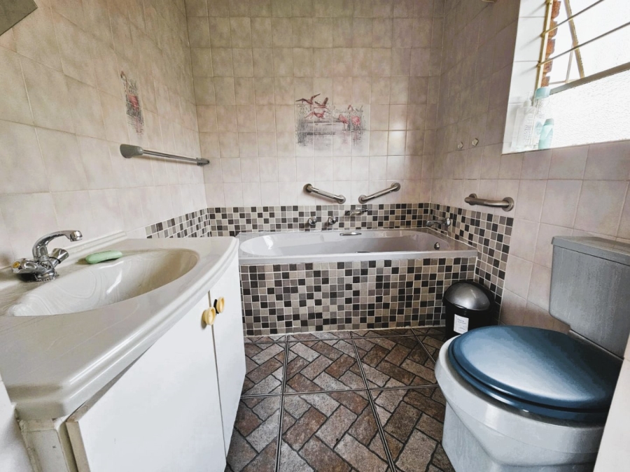 3 Bedroom Property for Sale in Country View Gauteng