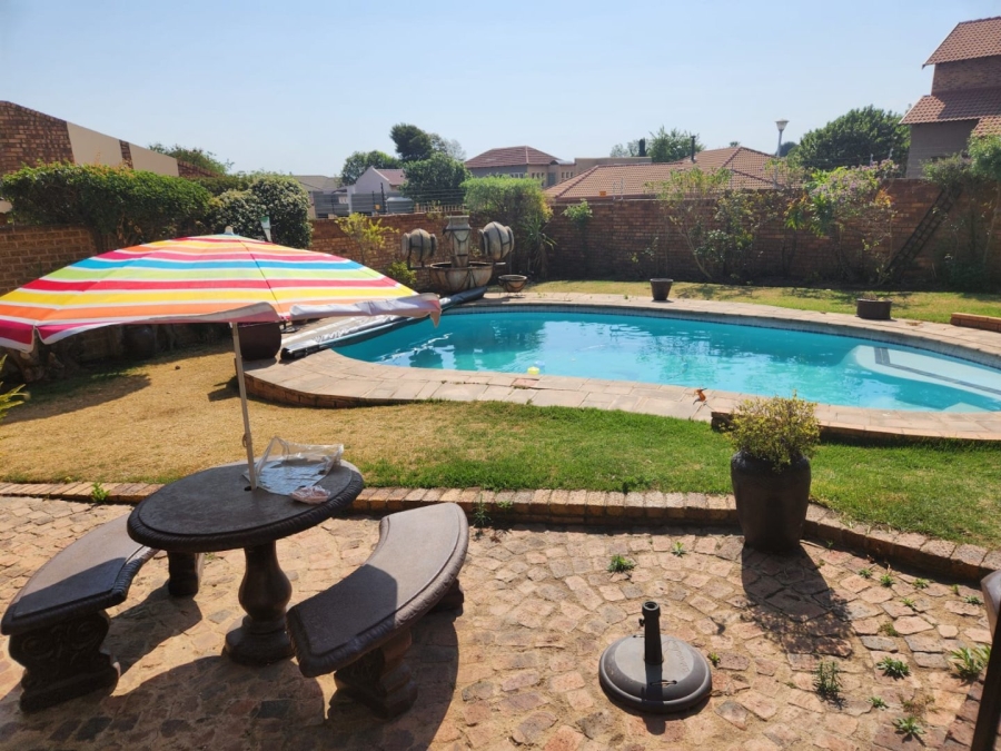 3 Bedroom Property for Sale in Country View Gauteng
