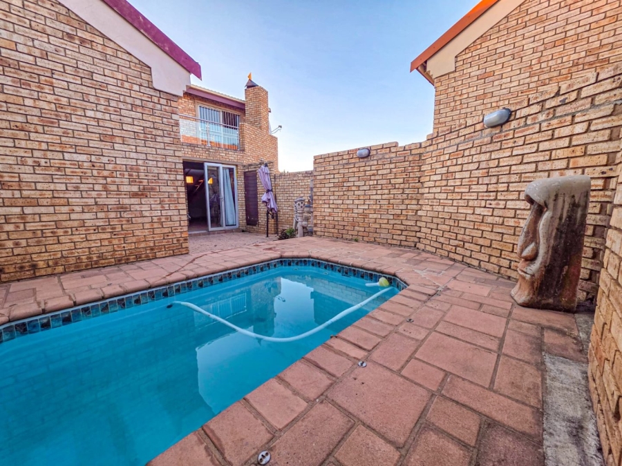 4 Bedroom Property for Sale in Amberfield Glen Gauteng