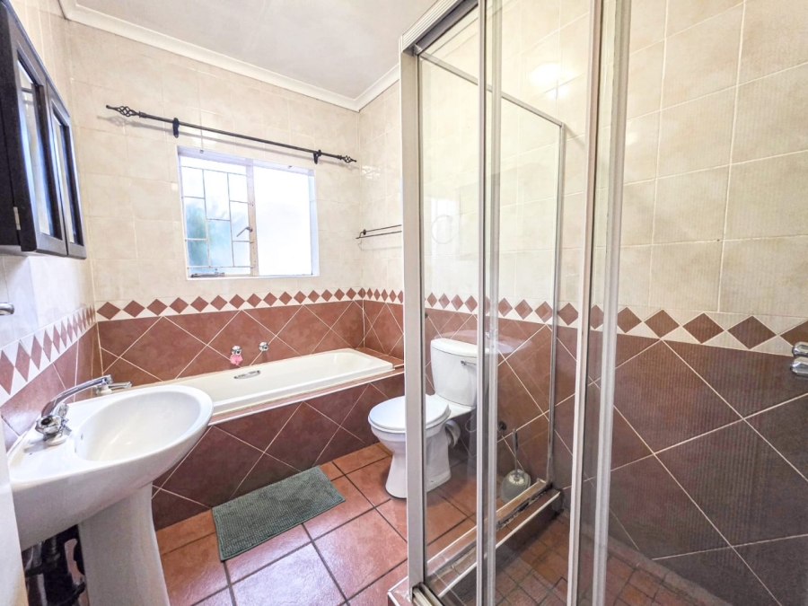 4 Bedroom Property for Sale in Amberfield Glen Gauteng