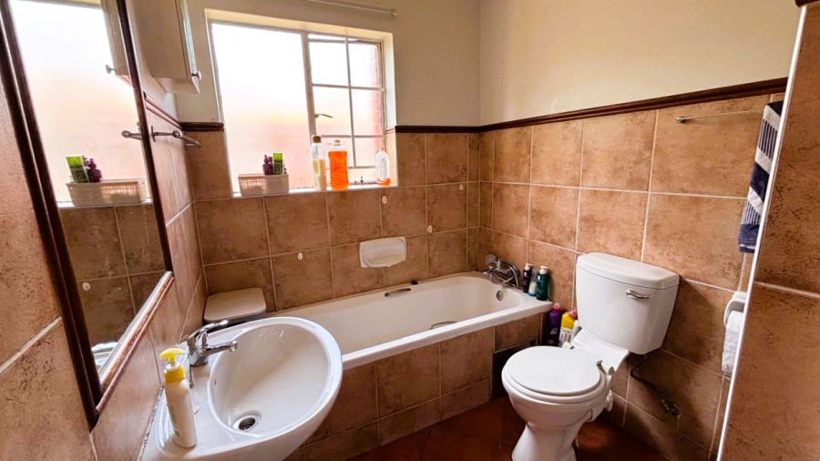 2 Bedroom Property for Sale in Eco Park Gauteng