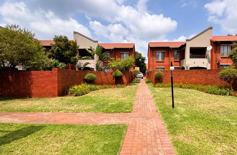 2 Bedroom Property for Sale in Eco Park Gauteng