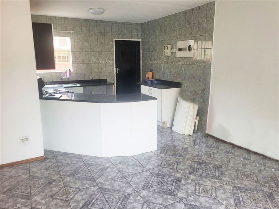 2 Bedroom Property for Sale in Lakefield Gauteng