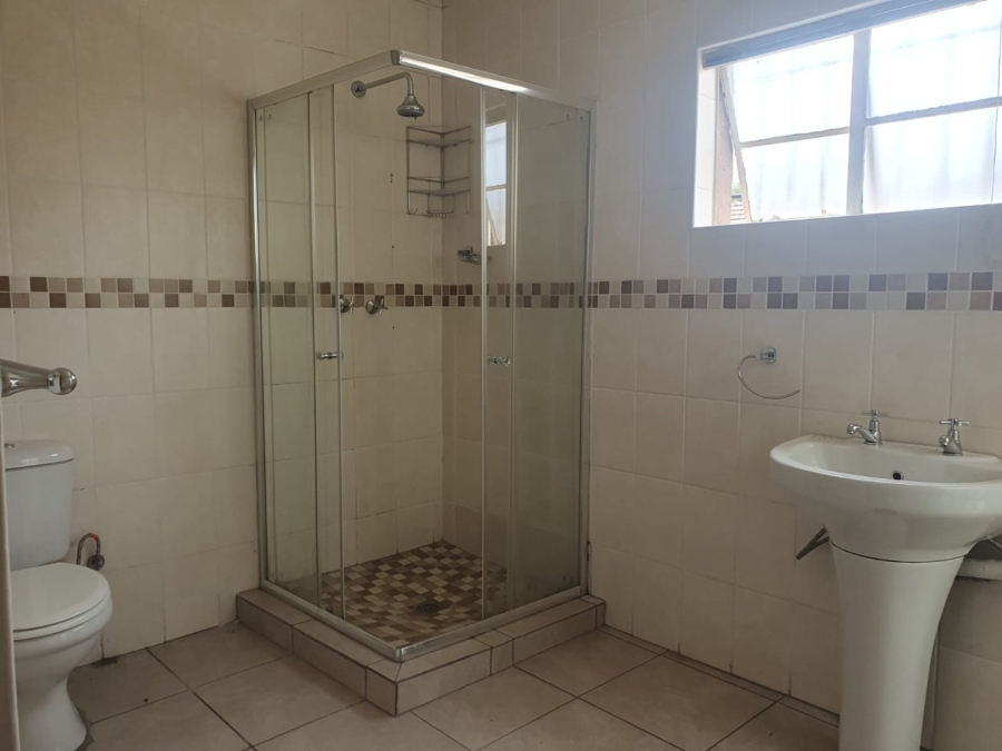 To Let 1 Bedroom Property for Rent in Edenvale Central Gauteng