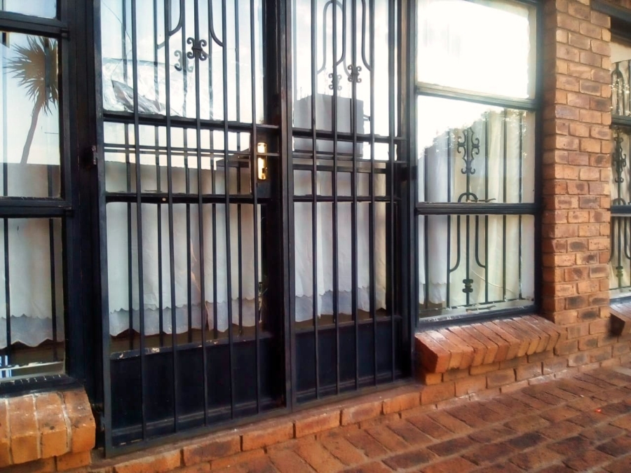 To Let 3 Bedroom Property for Rent in Klippoortje Gauteng