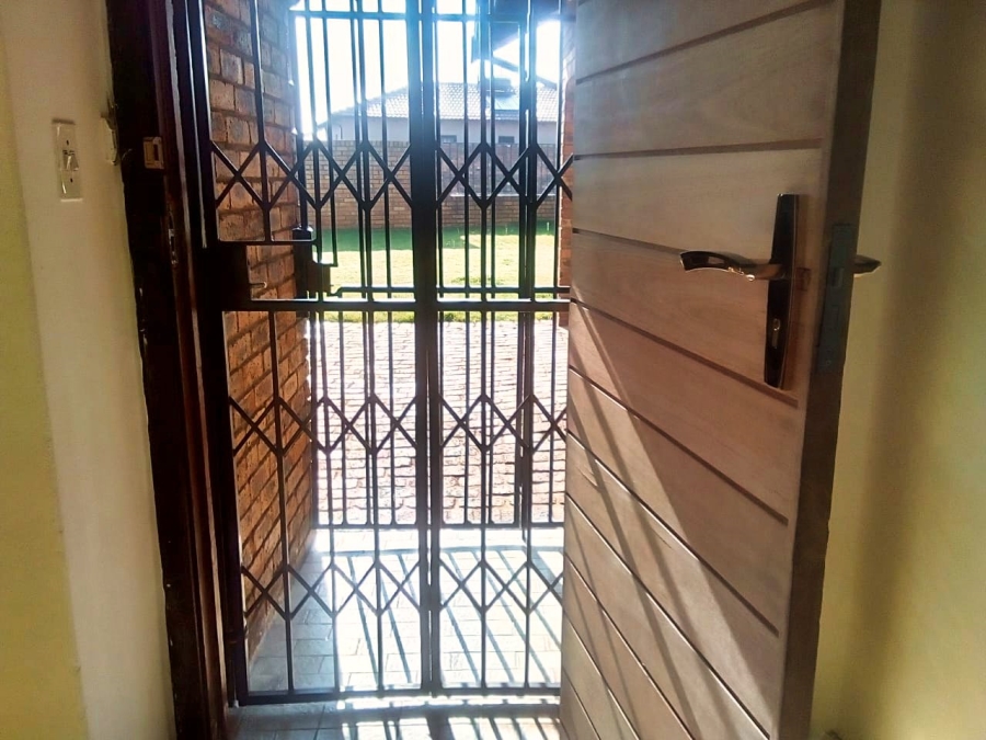 To Let 3 Bedroom Property for Rent in Klippoortje Gauteng
