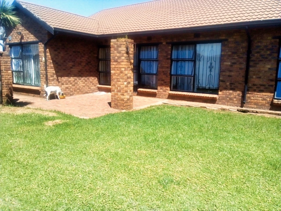 To Let 3 Bedroom Property for Rent in Klippoortje Gauteng