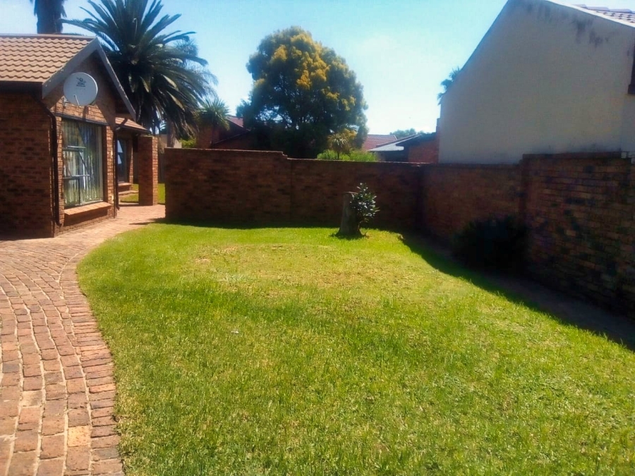 To Let 3 Bedroom Property for Rent in Klippoortje Gauteng