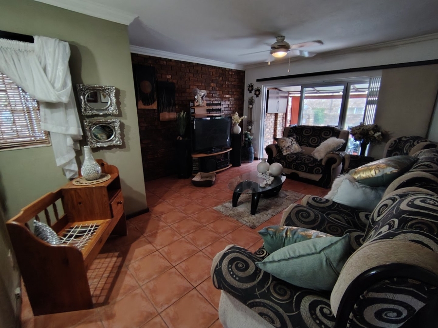 2 Bedroom Property for Sale in Zwartkop Gauteng