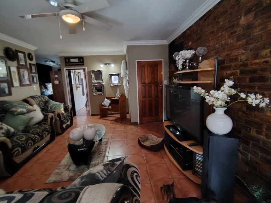 2 Bedroom Property for Sale in Zwartkop Gauteng