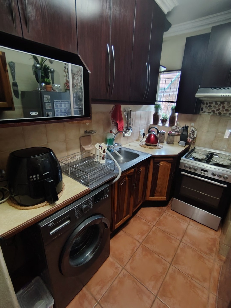 2 Bedroom Property for Sale in Zwartkop Gauteng