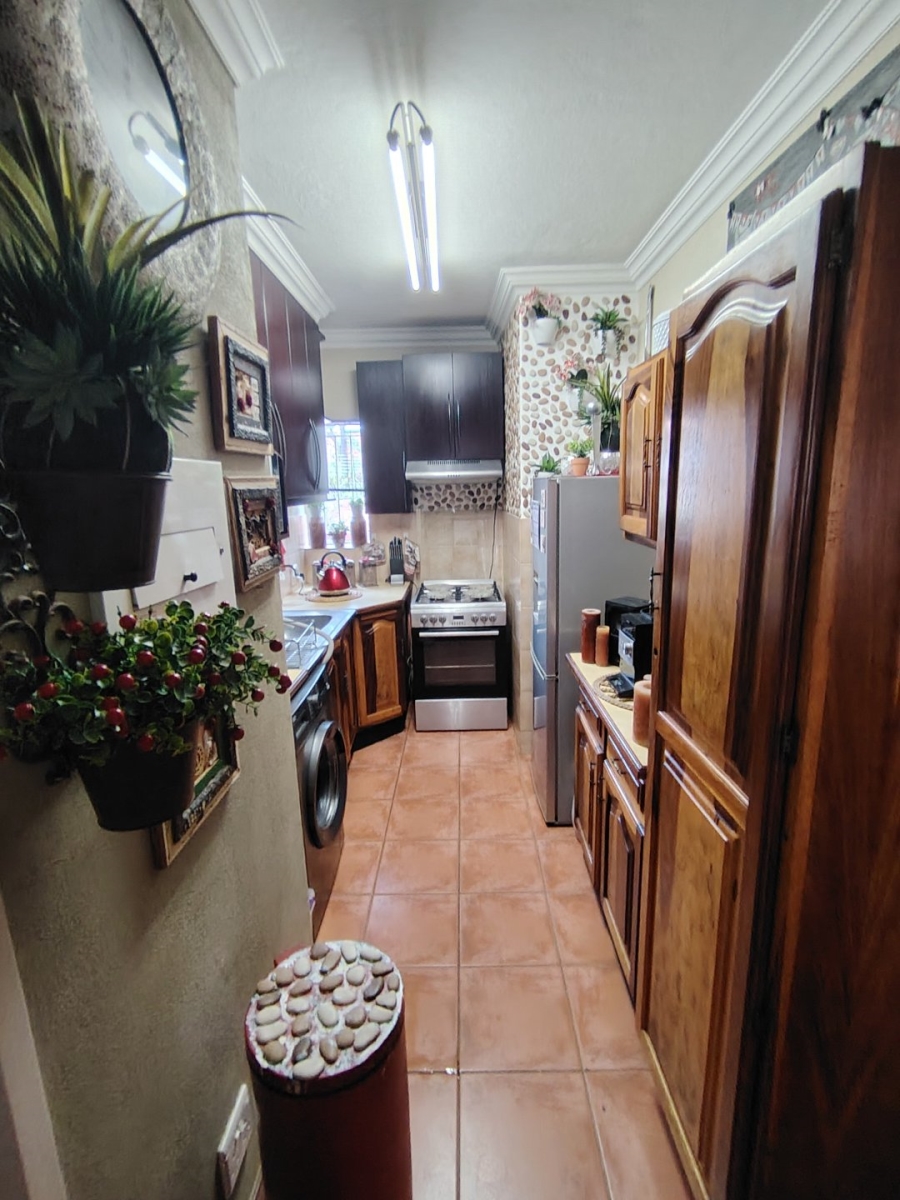 2 Bedroom Property for Sale in Zwartkop Gauteng