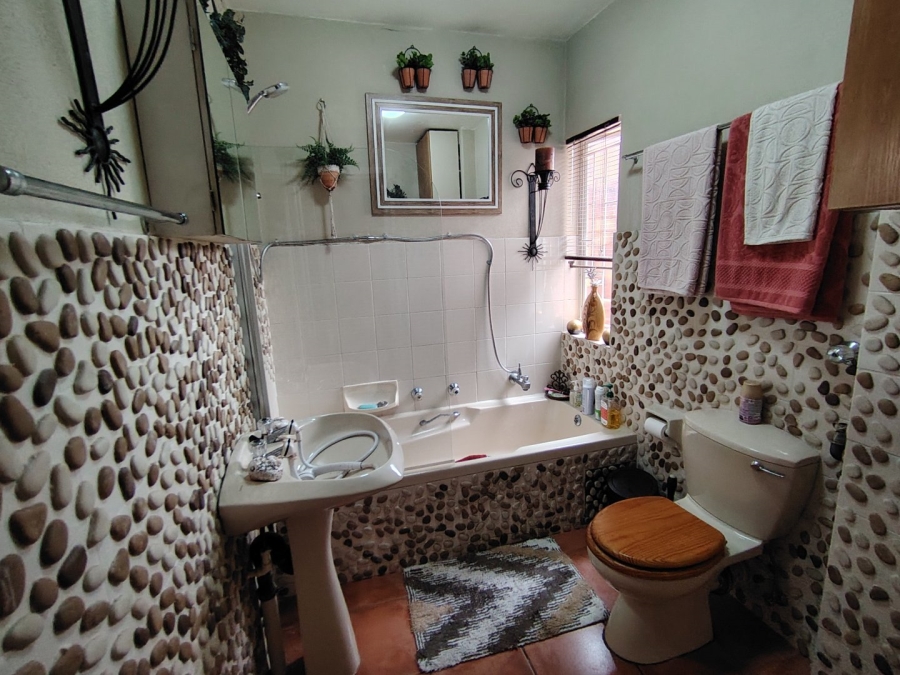 2 Bedroom Property for Sale in Zwartkop Gauteng