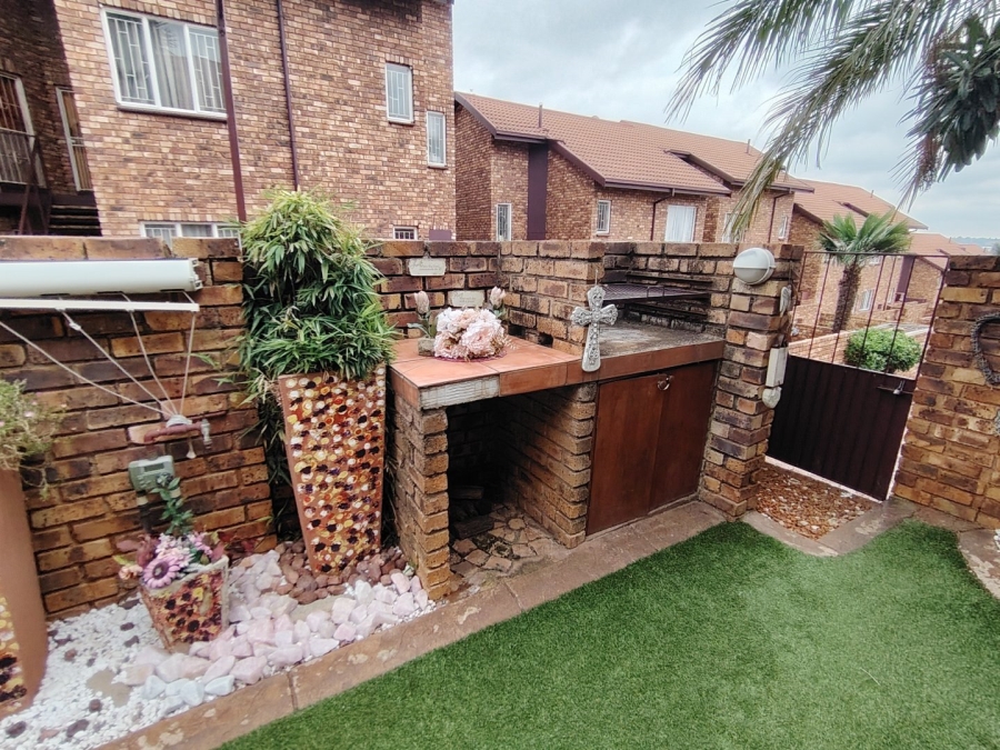 2 Bedroom Property for Sale in Zwartkop Gauteng