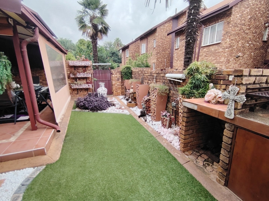 2 Bedroom Property for Sale in Zwartkop Gauteng