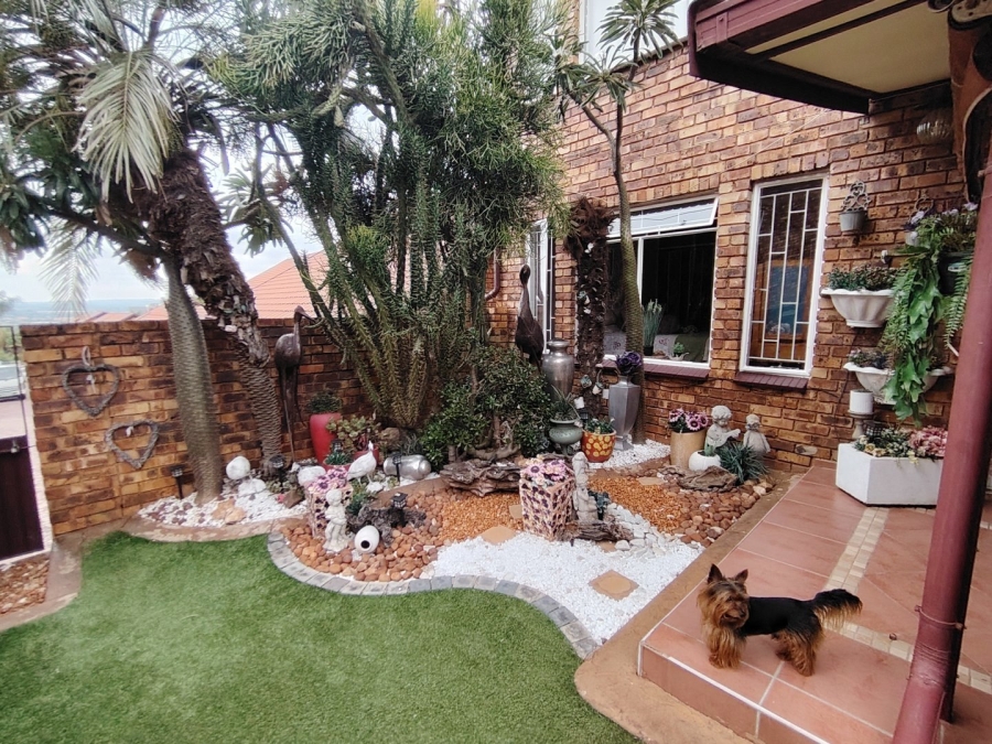 2 Bedroom Property for Sale in Zwartkop Gauteng