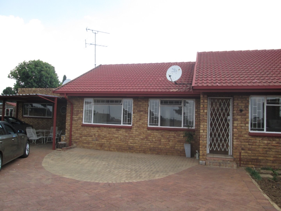 3 Bedroom Property for Sale in Glen Marais Gauteng