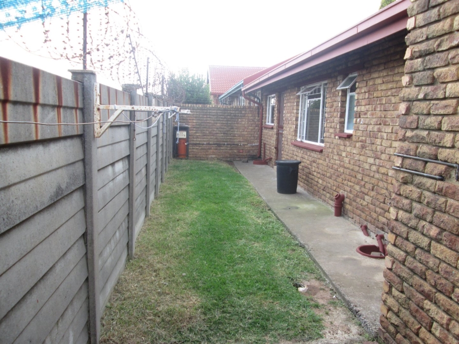 3 Bedroom Property for Sale in Glen Marais Gauteng