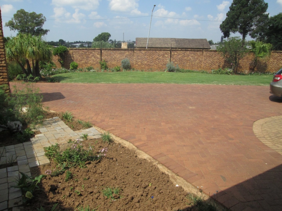3 Bedroom Property for Sale in Glen Marais Gauteng