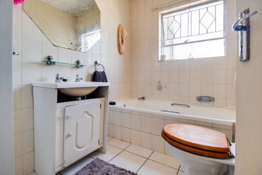 2 Bedroom Property for Sale in Buccleuch Gauteng