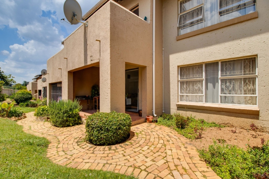 2 Bedroom Property for Sale in Buccleuch Gauteng