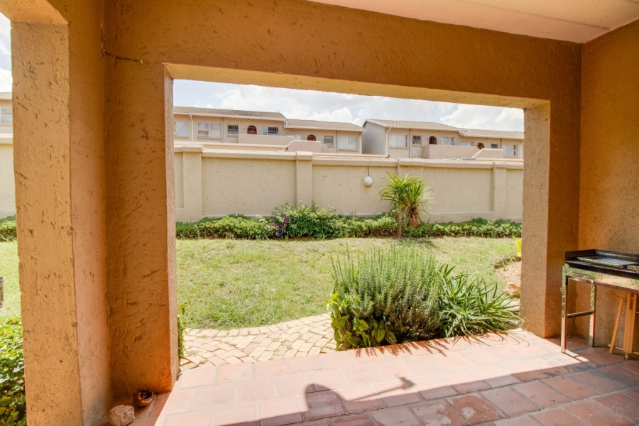 2 Bedroom Property for Sale in Buccleuch Gauteng