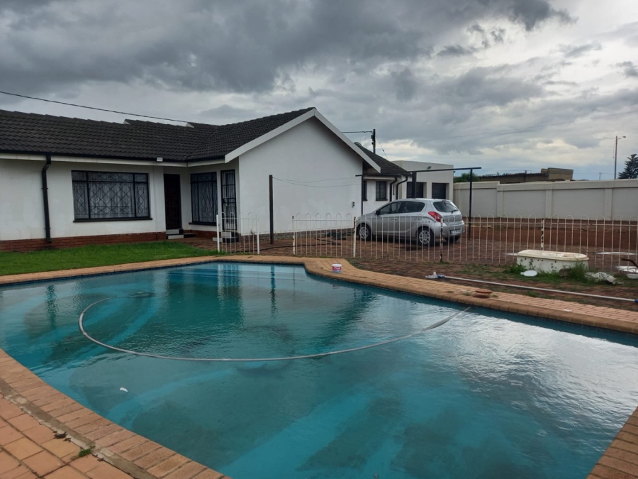 3 Bedroom Property for Sale in Debonair Park Gauteng