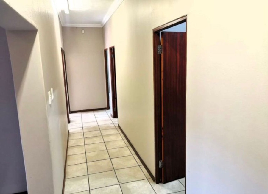  Bedroom Property for Sale in Eldoraigne Gauteng