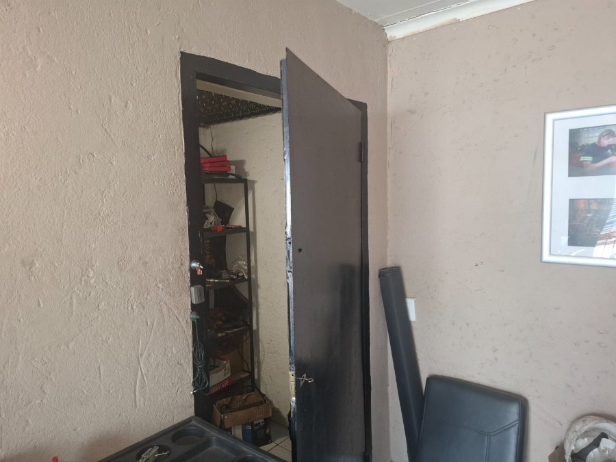  Bedroom Property for Sale in Chloorkop Gauteng