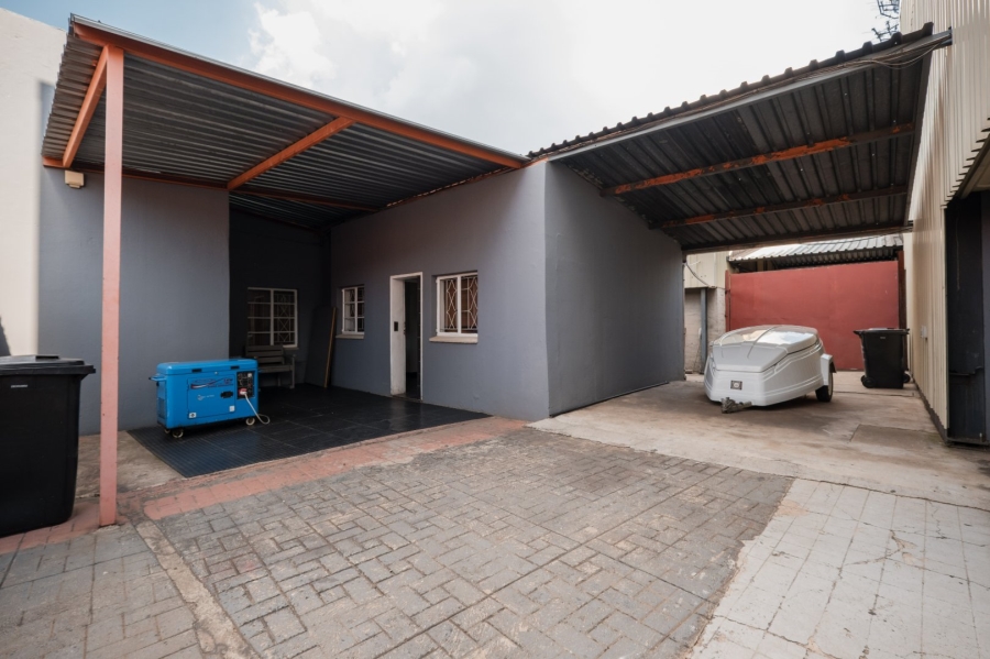  Bedroom Property for Sale in New Redruth Gauteng