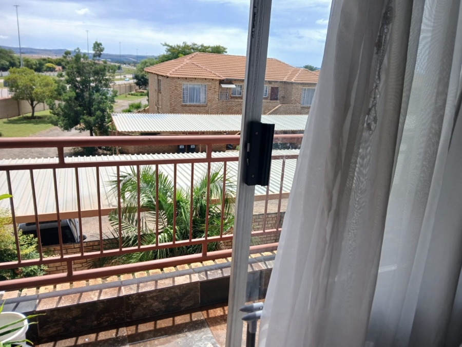 2 Bedroom Property for Sale in Heuwelsig Estate Gauteng