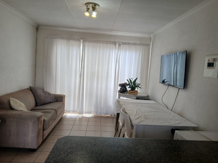 2 Bedroom Property for Sale in Heuwelsig Estate Gauteng