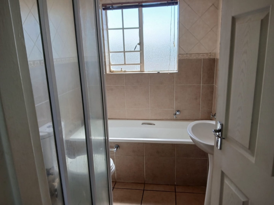 2 Bedroom Property for Sale in Heuwelsig Estate Gauteng