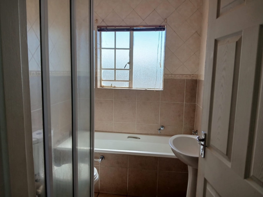 2 Bedroom Property for Sale in Heuwelsig Estate Gauteng