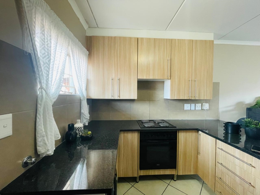 2 Bedroom Property for Sale in Noordwyk Gauteng