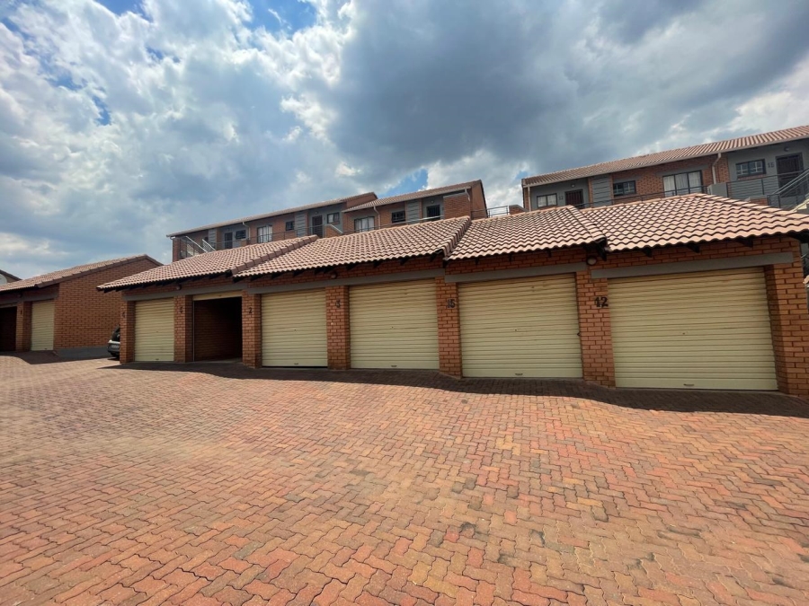 2 Bedroom Property for Sale in Noordwyk Gauteng