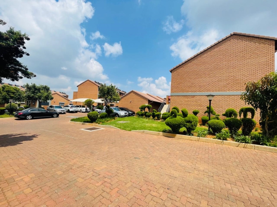 2 Bedroom Property for Sale in Noordwyk Gauteng