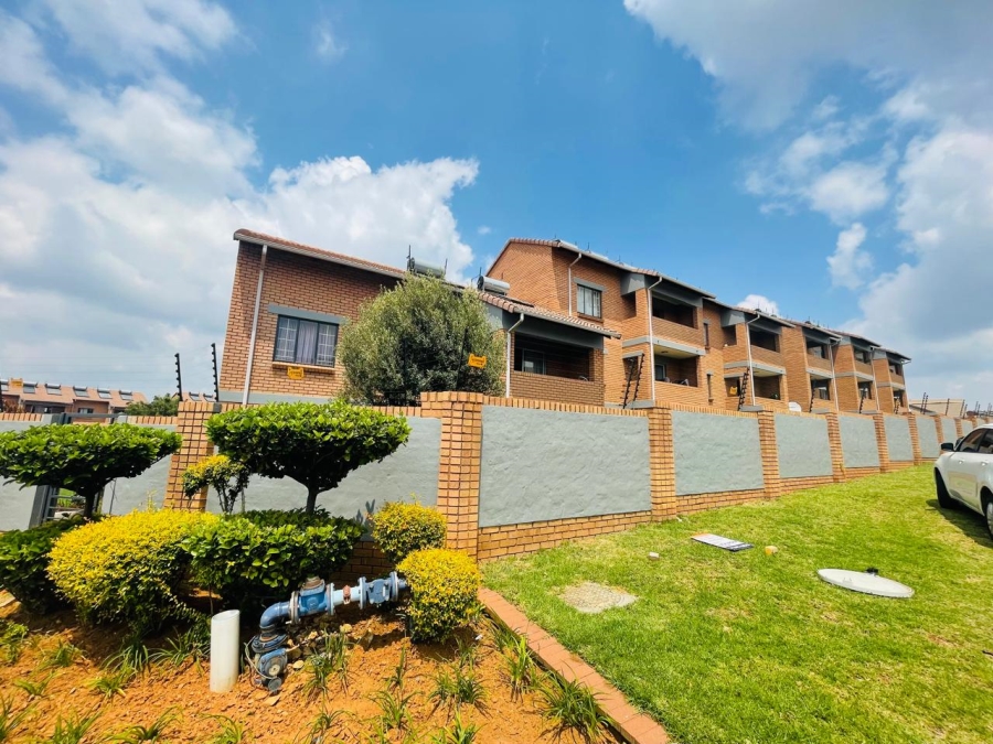 2 Bedroom Property for Sale in Noordwyk Gauteng