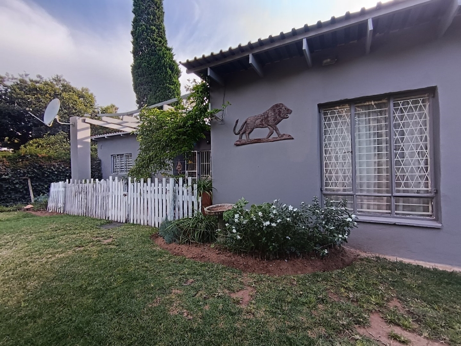 12 Bedroom Property for Sale in Glen Austin Gauteng