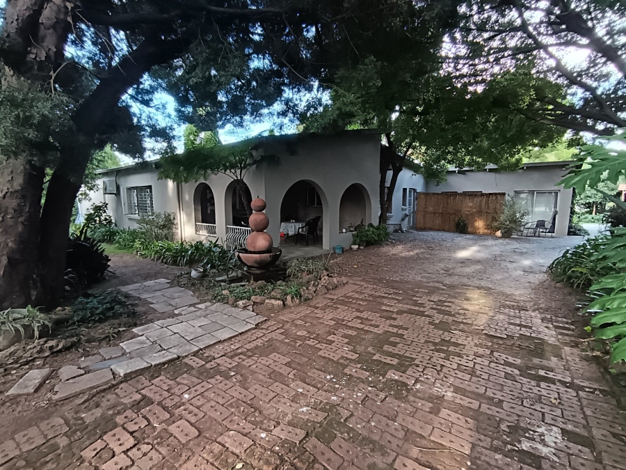 12 Bedroom Property for Sale in Glen Austin Gauteng