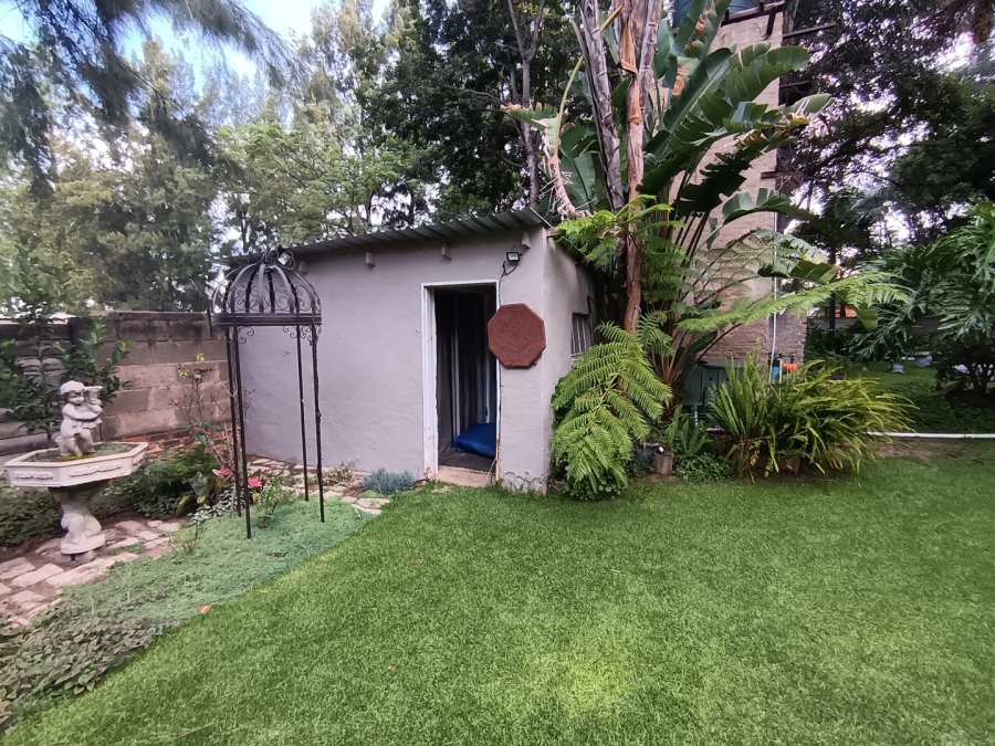 12 Bedroom Property for Sale in Glen Austin Gauteng