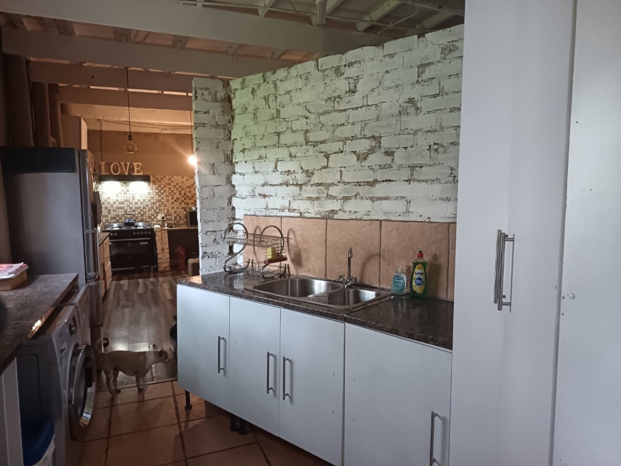 12 Bedroom Property for Sale in Glen Austin Gauteng