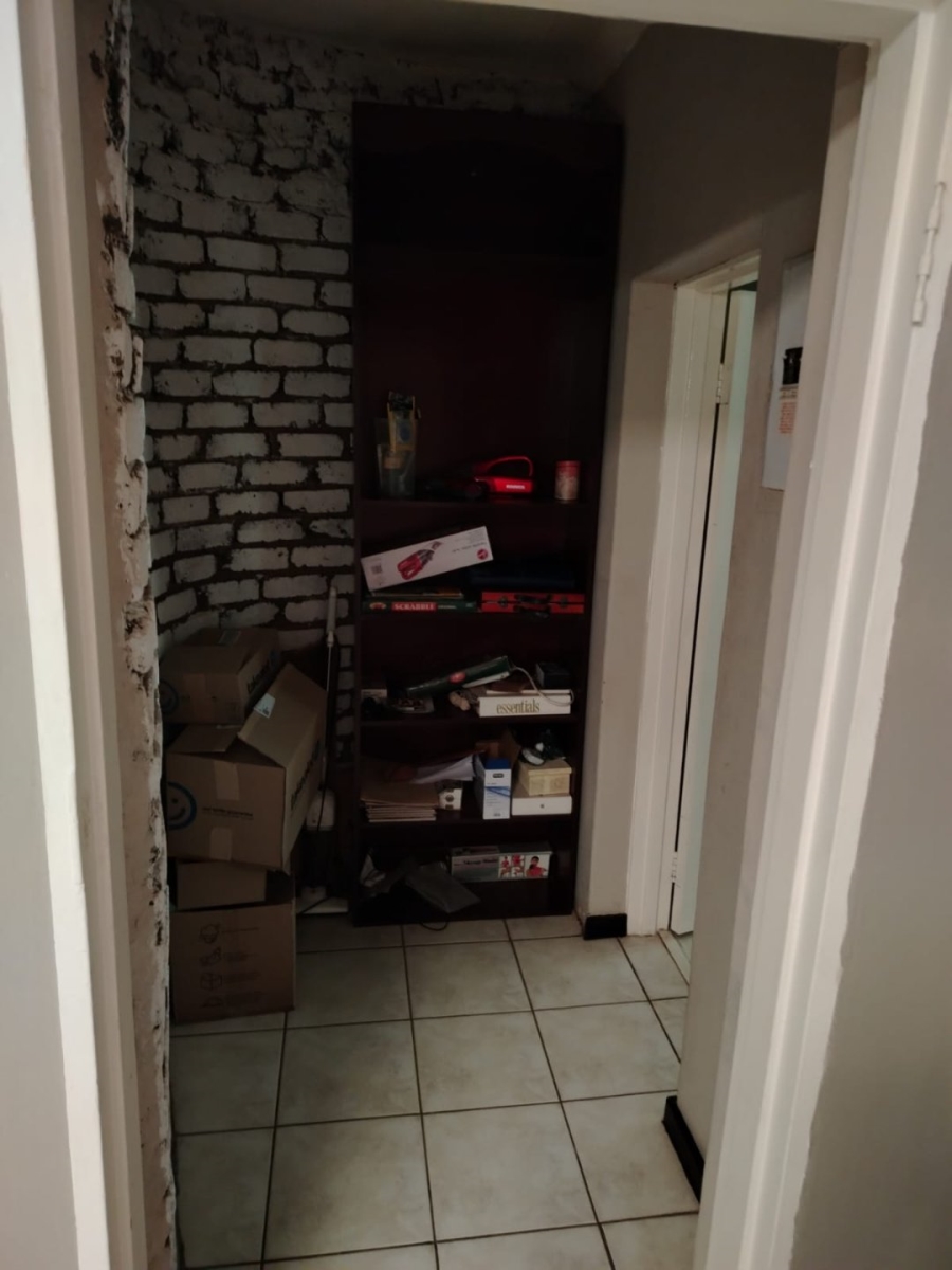 12 Bedroom Property for Sale in Glen Austin Gauteng