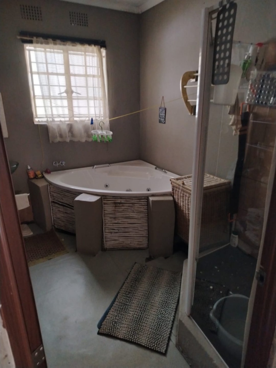 12 Bedroom Property for Sale in Glen Austin Gauteng