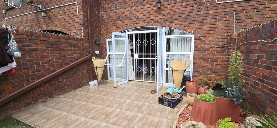 To Let 3 Bedroom Property for Rent in Brackenhurst Gauteng